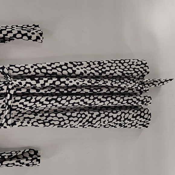 Versona Pullover Dress Size Small Faux Wrap Black and White Elbow Sleeve Stretch - Picture 3 of 8